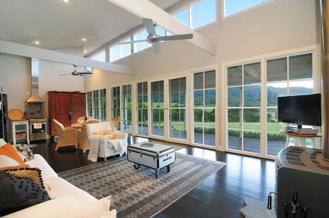 Willabrook Retreat - Mojo Cottage - Romantic Escape! - Accommodation Mount Tamborine 2
