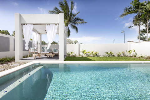 WINDFALL IN PALM COVE - Accommodation Mount Tamborine 0