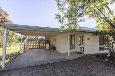 Woongara Cottage - Pet Friendly Country Retreat - Accommodation Mount Tamborine 3