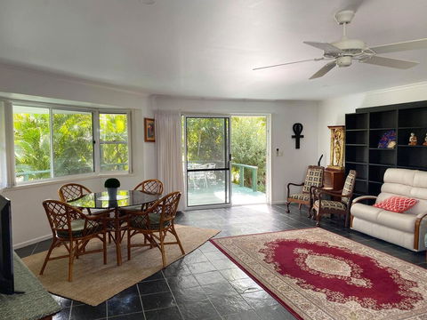 Woorim Secluded Palms Villa - Accommodation Mount Tamborine 2