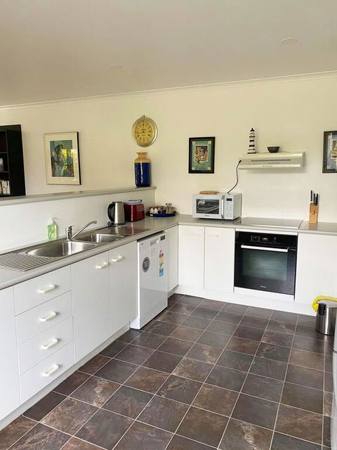 Woorim Secluded Palms Villa - Accommodation Mount Tamborine 3