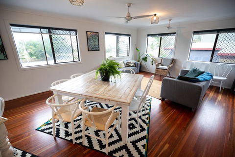 Yeppoon Beachhouse - Accommodation Mount Tamborine 2