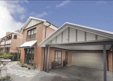 Your Home Away From Home - Accommodation Mount Tamborine 2