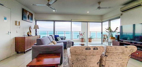 ZEN BY THE WATER - Darwin Premier Retreat - Accommodation Mount Tamborine 3