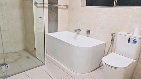 3 Bed Room, Luxury Home - Accommodation Mount Tamborine 4