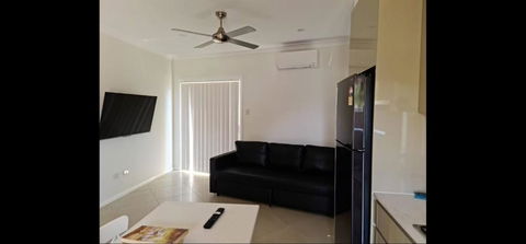 2 Bedroom Modern Home At 61A Glenn St Dean Park NSW - Accommodation Mount Tamborine 2