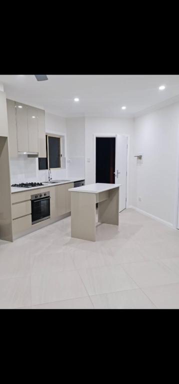 2 Bedroom Modern Home At 61A Glenn St Dean Park NSW - Accommodation Mount Tamborine 4