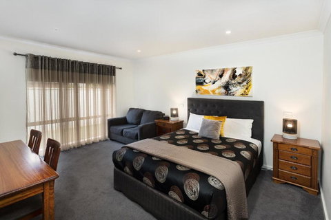 Addison Motor Inn - Accommodation Mount Tamborine 1