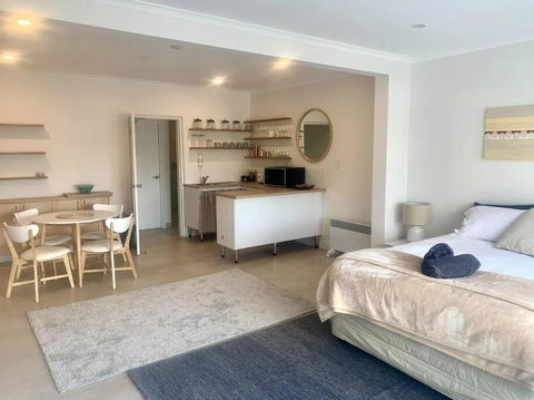 Adorable Studio Next To Cafe, Walk To Beach! - Accommodation Mount Tamborine 3