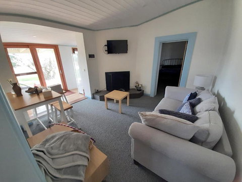 Alloway Bank - Accommodation Mount Tamborine 3