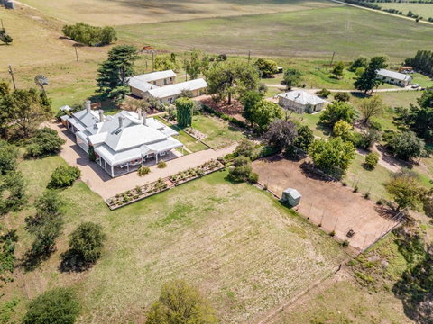 Alloway Bank - Accommodation Mount Tamborine 1