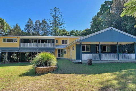 AMITY PINES - Accommodation Mount Tamborine 0