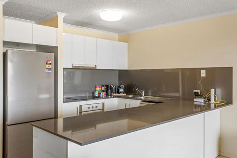Albion Convenient Hideaway With Parking & Balcony - Accommodation Mount Tamborine 2