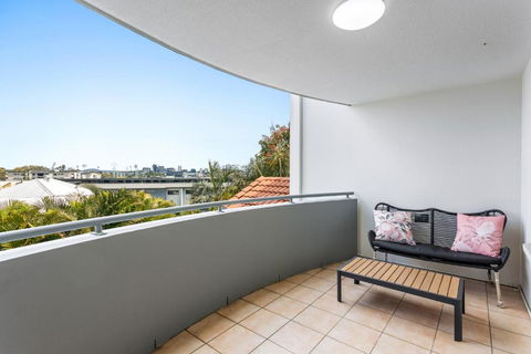 Albion Convenient Hideaway With Parking & Balcony - Accommodation Mount Tamborine 4