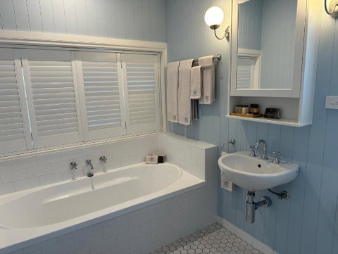 B & B On The Water - Accommodation Mount Tamborine 2