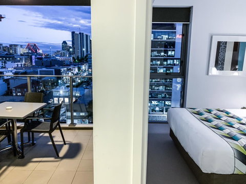M&A Apartments - Accommodation Mount Tamborine 23