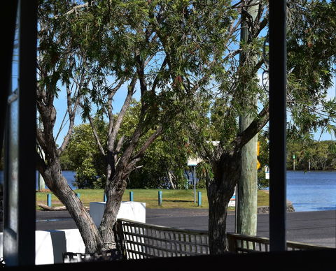 Absolute Waterfront - Accommodation Mount Tamborine 7