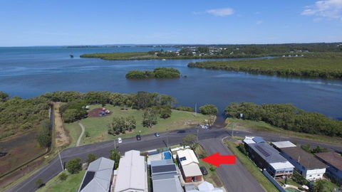 Absolute Waterfront - Accommodation Mount Tamborine 14