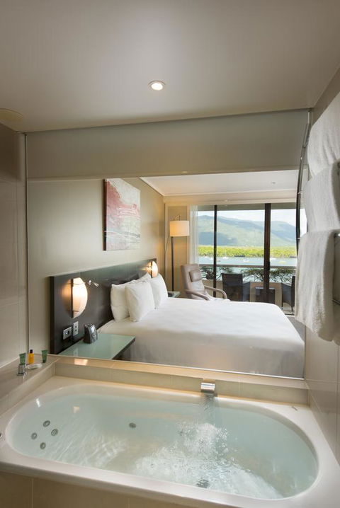 Hilton Cairns - Accommodation Mount Tamborine 2