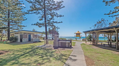 Burleigh On The Beach - Accommodation Mount Tamborine 9