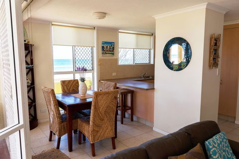 Crystal Beachfront Apartments - Accommodation Mount Tamborine 15