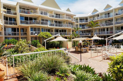 Crystal Beachfront Apartments - Accommodation Mount Tamborine 12