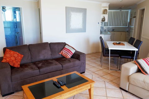 Crystal Beachfront Apartments - Accommodation Mount Tamborine 32