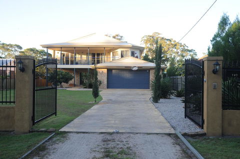 Waterfront At White Patch - Accommodation Mount Tamborine 16