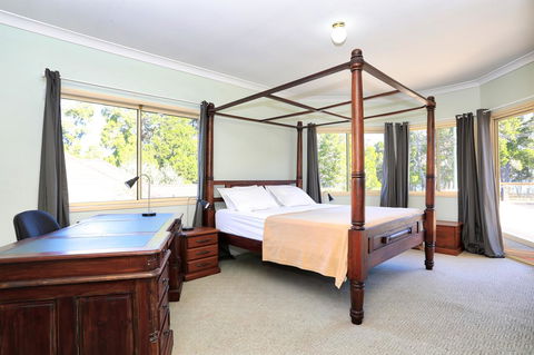 Waterfront At White Patch - Accommodation Mount Tamborine 36
