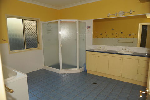 Waterfront At White Patch - Accommodation Mount Tamborine 5