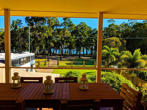 Waterfront At White Patch - Accommodation Mount Tamborine 9
