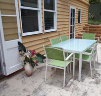Retro Beach Flat - Accommodation Mount Tamborine