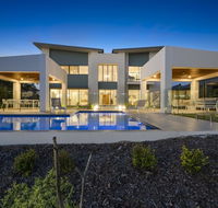 Luxury Canal Front Holiday House - Accommodation Mount Tamborine