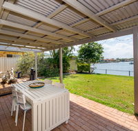 Lowset home on the canal - Dolphin Dr Bongaree - Accommodation Mount Tamborine
