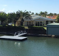 Ground floor family unit on the canal with free WIFI - Accommodation Mount Tamborine