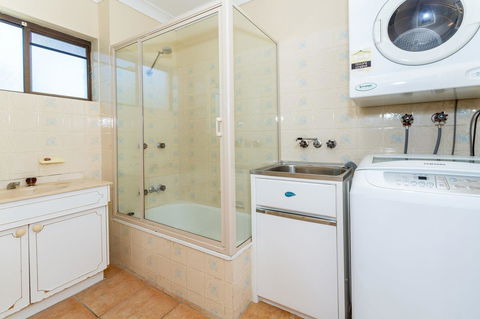 Fantastic Views From This Top Floor Unit! - Accommodation Mount Tamborine 3
