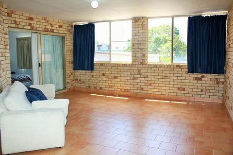 Spacious Unit With Views Of Pumicestone - Wattle Ave, Bongaree - Accommodation Mount Tamborine 5