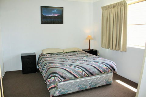 Spacious Unit With Views Of Pumicestone - Wattle Ave, Bongaree - Accommodation Mount Tamborine 13