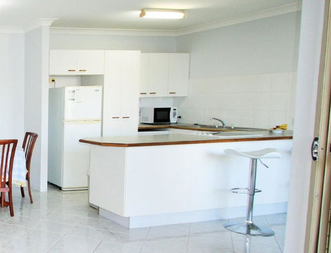 Spacious Unit With Views Of Pumicestone - Wattle Ave, Bongaree - Accommodation Mount Tamborine 12
