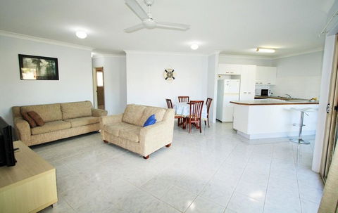Spacious Unit With Views Of Pumicestone - Wattle Ave, Bongaree - Accommodation Mount Tamborine 14