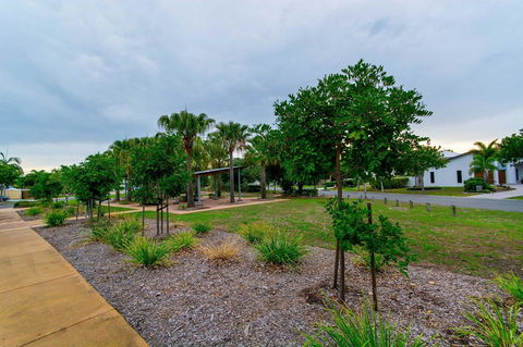 Spacious Unit With Views Of Pumicestone - Wattle Ave, Bongaree - Accommodation Mount Tamborine 15