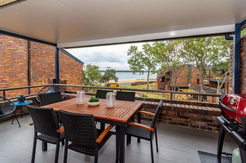 Spacious Family Unit With Incredible Views. - Accommodation Mount Tamborine 0