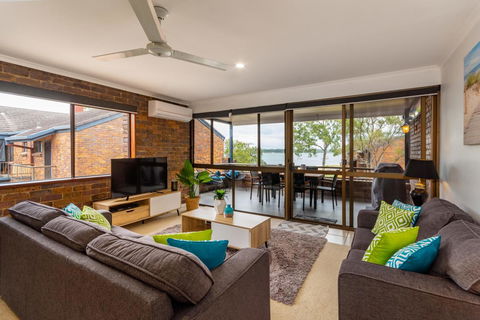 Spacious Family Unit With Incredible Views. - Accommodation Mount Tamborine 1