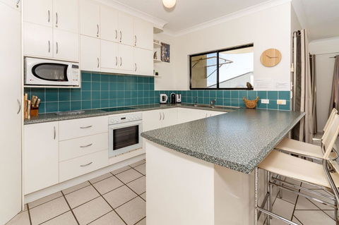 Waterfront Views From Private Rooftop Balcony - Bayview South Esp, Bongaree - Accommodation Mount Tamborine 8