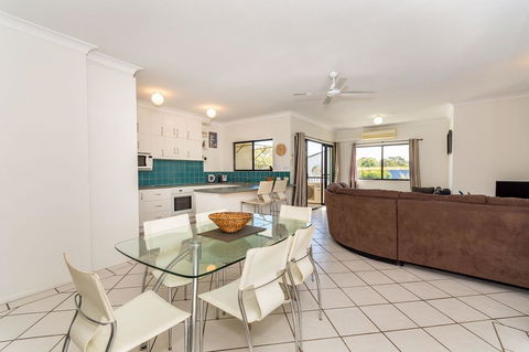 Waterfront Views From Private Rooftop Balcony - Bayview South Esp, Bongaree - Accommodation Mount Tamborine 3