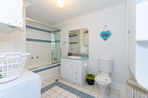 Waterfront Views From Private Rooftop Balcony - Bayview South Esp, Bongaree - Accommodation Mount Tamborine 19