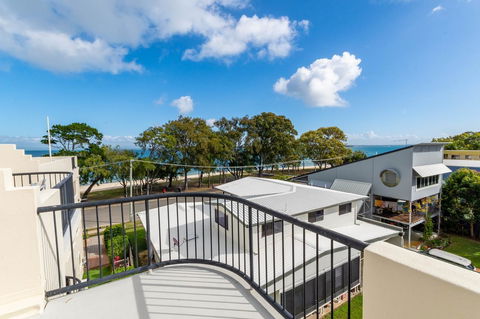 Waterfront Views From Private Rooftop Balcony - Bayview South Esp, Bongaree - Accommodation Mount Tamborine 6