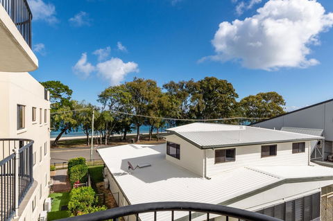 Waterfront Views From Private Rooftop Balcony - Bayview South Esp, Bongaree - Accommodation Mount Tamborine 16