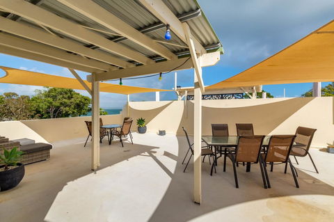 Waterfront Views From Private Rooftop Balcony - Bayview South Esp, Bongaree - Accommodation Mount Tamborine 18