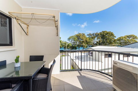 Waterfront Views From Private Rooftop Balcony - Bayview South Esp, Bongaree - Accommodation Mount Tamborine 17